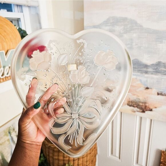 New VTG Mikasa Crystal Sweatheart Roses Embossed Serving Tray. - Picture 3 of 15